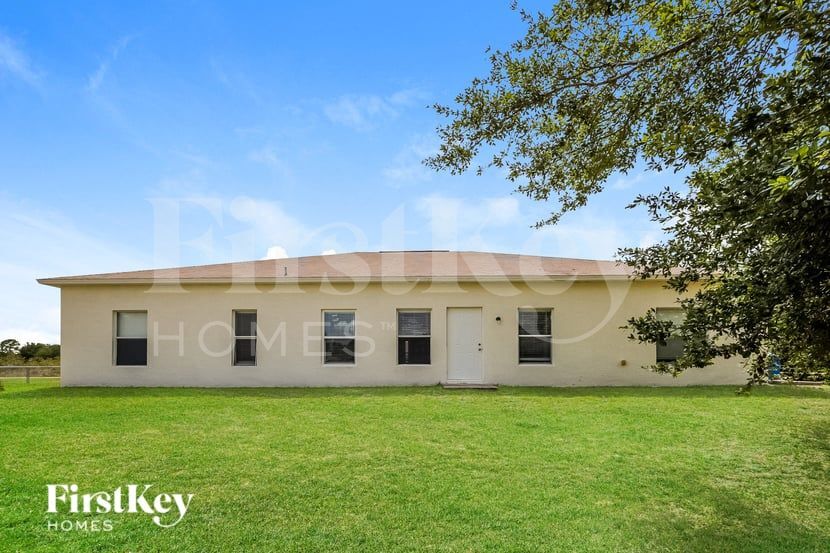 Building Photo - 820 Poinsettia Ave