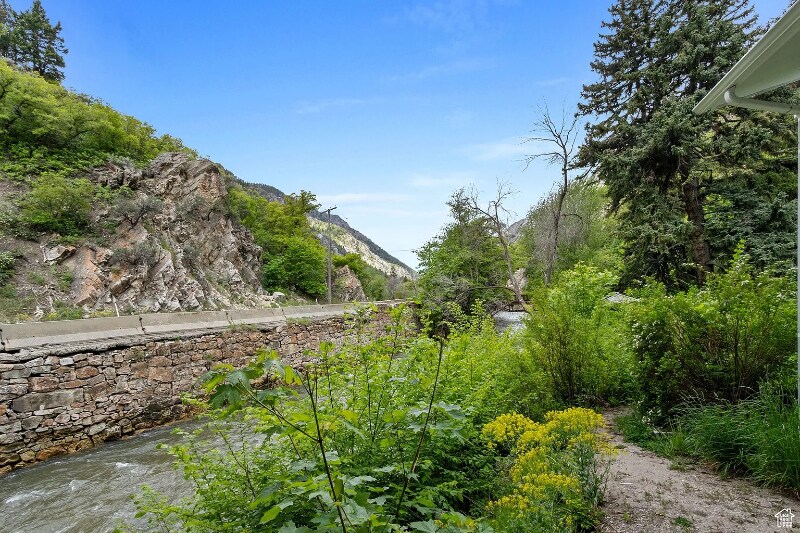 Building Photo - 208 Ogden Canyon Rd