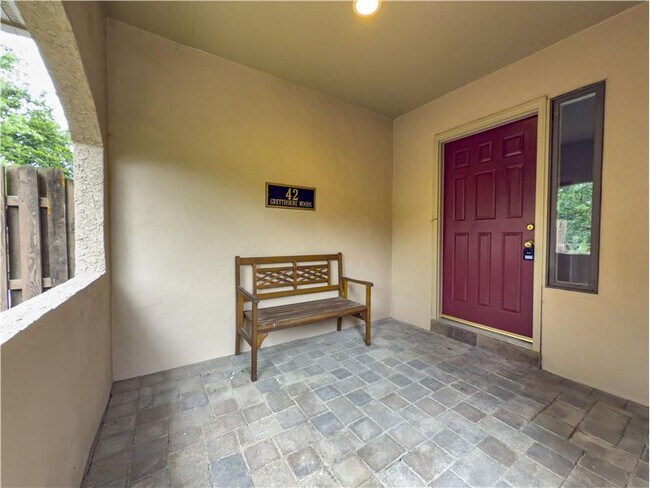 Building Photo - 42 Greythorne Woods Cir