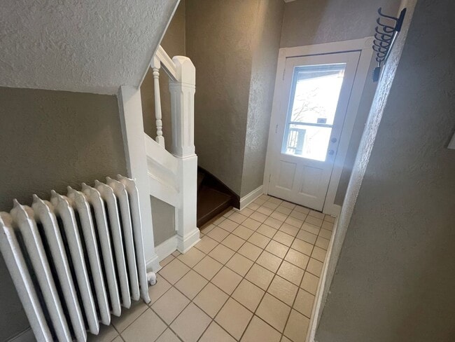 Building Photo - Beautiful 3 Bedroom Home