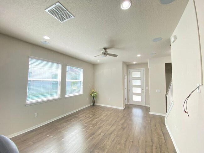 Building Photo - 2609 Amati Dr