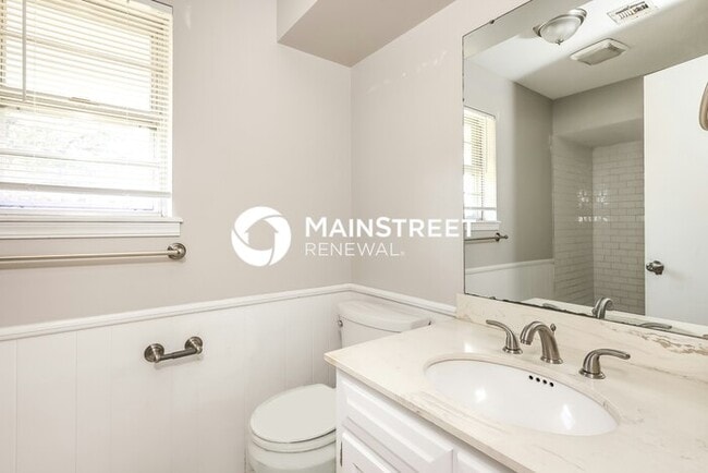 Building Photo - 4 Bedroom Pet-Friendly Home in Oklahoma City, OK with Main Street Renewal