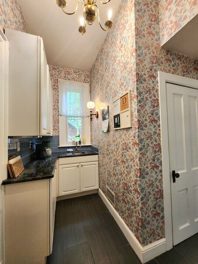 Building Photo - Elegant, spacious, modern Victorian in the...