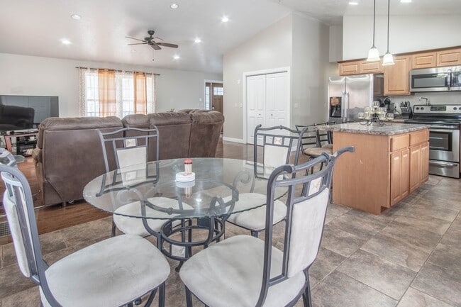 Building Photo - 29573 Maple St