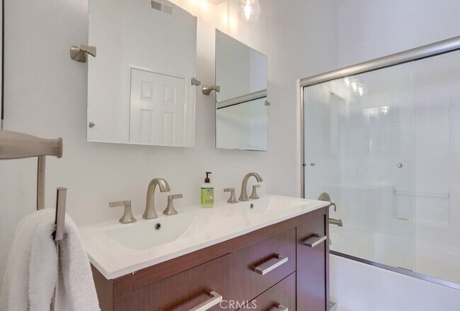 Building Photo - 54 Waxwing Ln