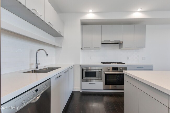 Building Photo - 4422 N 75th St