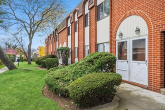 Building Photo - 643 Chestnut St
