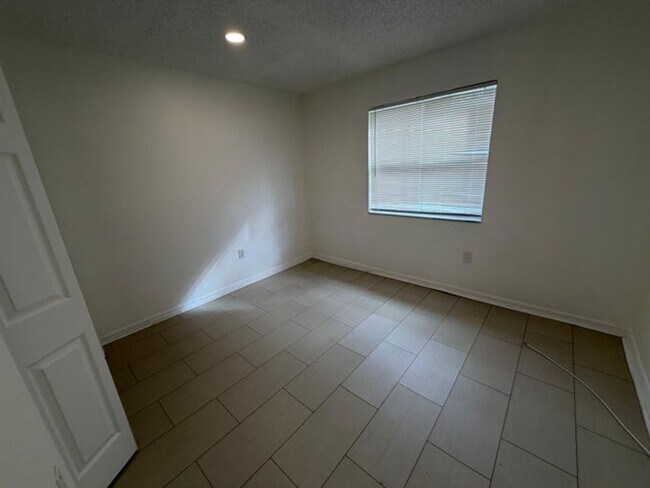 Building Photo - 3780 Amalfi Dr