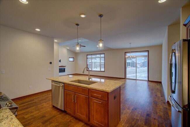 Building Photo - 525 Dragon Willow Ln