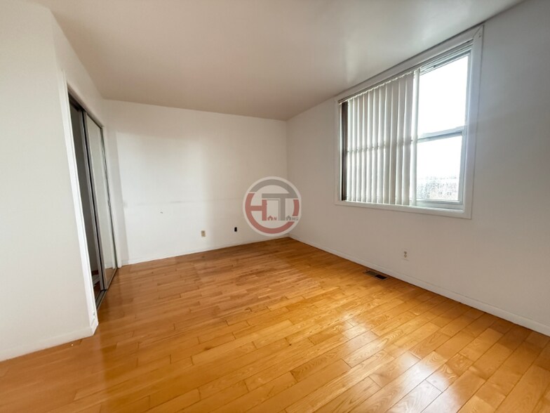 Building Photo - 227 Admiral Ln