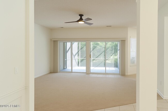 Building Photo - 10 Nightingale Ln