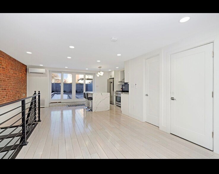 Building Photo - 214 Patchen Ave