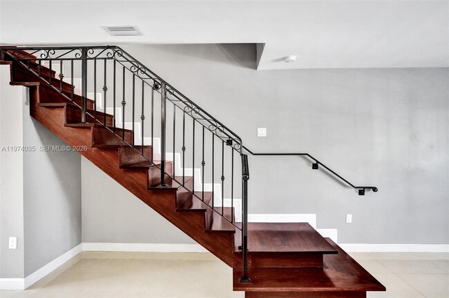 Building Photo - 2901 Dorchester Ln