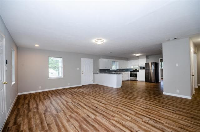 Building Photo - 104 Cole St