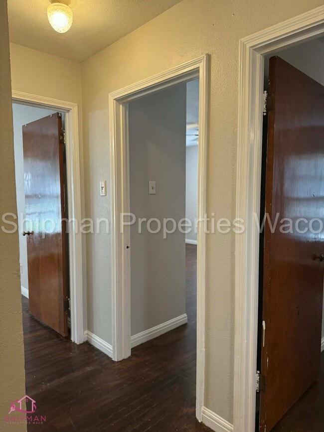 Building Photo - 3917 Maple Ave