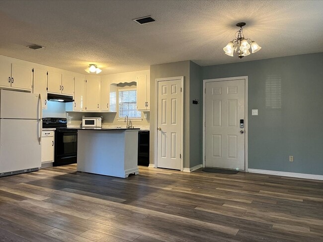 Building Photo - UPCOMING LISTING