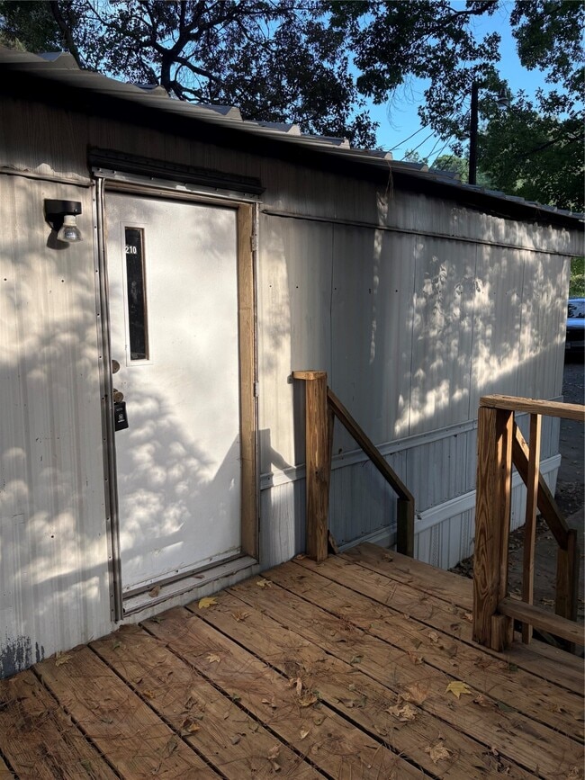 Building Photo - 210 Ridgeside Ct