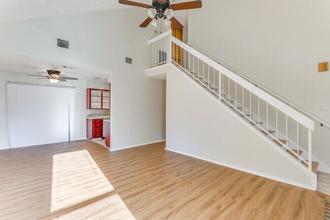 Building Photo - Great 2 Bed 2 Bath Townhouse in S Arlington- 76017