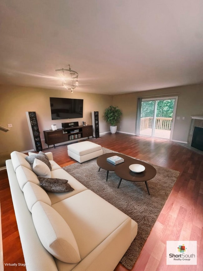 Building Photo - Updated 3 Bed 3.5 Bath Condo