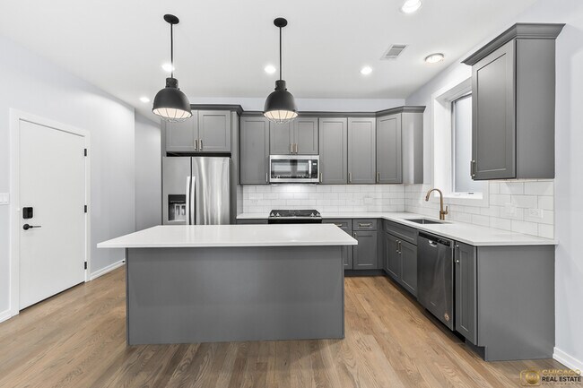 Building Photo - 4402 S Prairie Ave