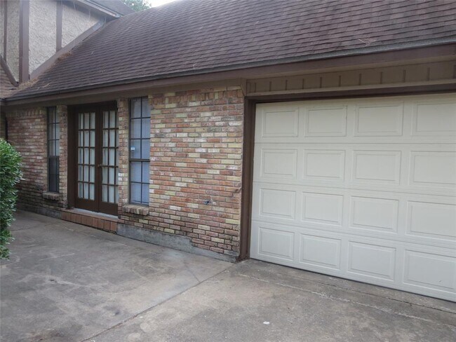 Building Photo - 15715 Gilbertyn Dr