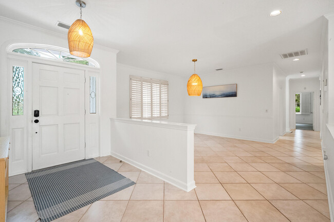 Building Photo - 4381 SW Parkgate Blvd