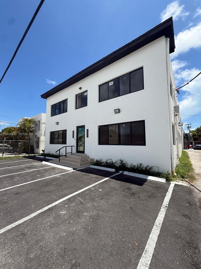 Building Photo - 2436 SW 7th St