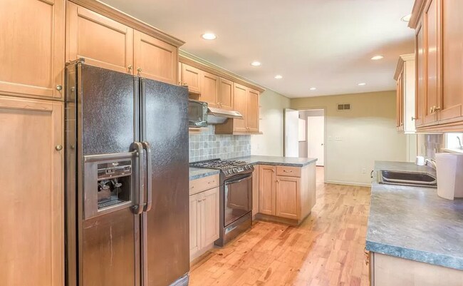 Building Photo - 3842 S Trenton Ave