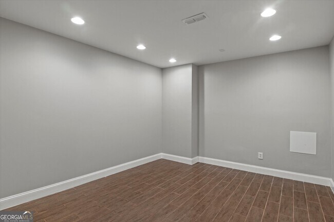 Building Photo - 2115 Julien Overlook