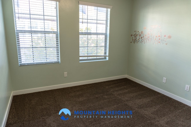 Building Photo - 858 Cecina Ct