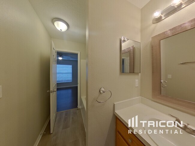 Building Photo - 5044 Pine Needle Dr