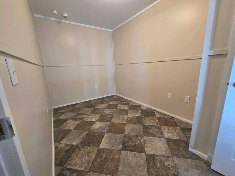 Building Photo - 709 N Collins Fwy