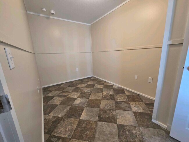 Building Photo - 709 N Collins Fwy