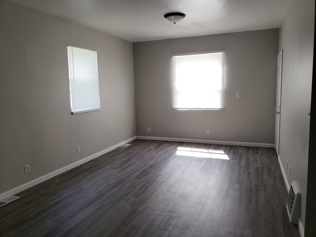 Building Photo - eld106