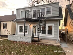 Building Photo - 1622 N 40th Ave