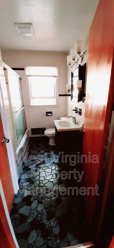 Building Photo - 1215 East Dr