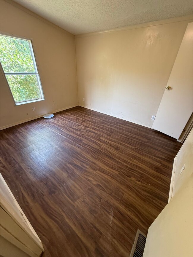 Building Photo - 3 Bed 2 Bath Mobile Home in the Country.