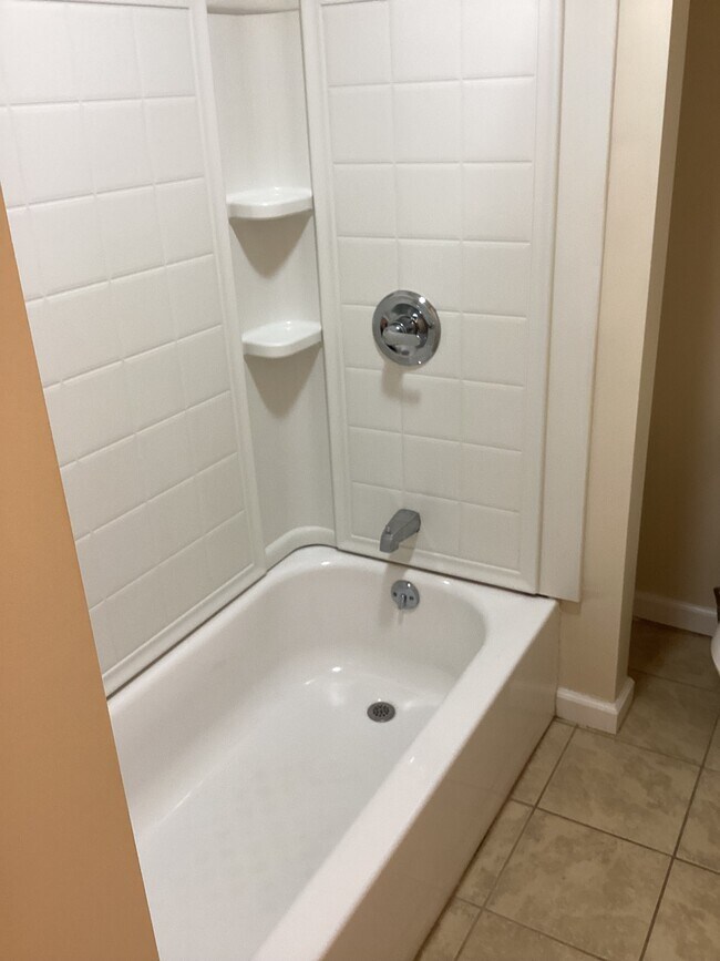 Building Photo - 633 Main St