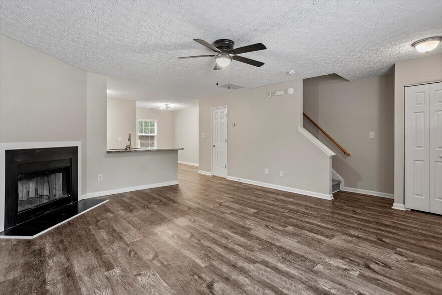 Building Photo - 446 Saint John Dr