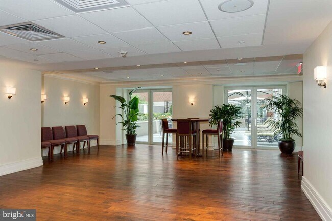 Building Photo - 130 S 18th St