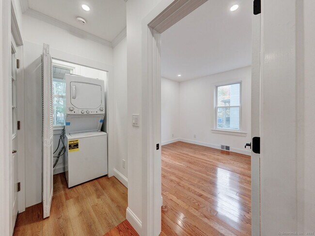 Building Photo - 44 Wallace Row