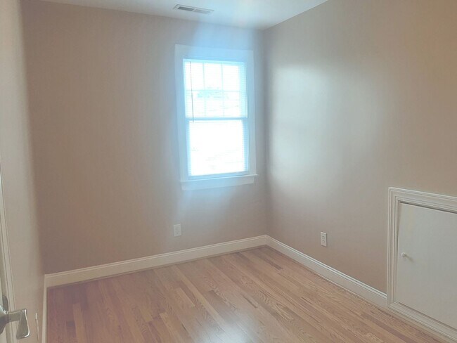 Building Photo - Beautiful 4 Bedroom Home in Chapel Hill