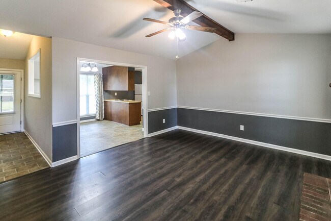 Building Photo - 913 N Willowick Dr