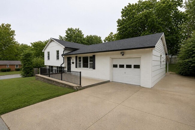 Building Photo - 100 W Leslie Ln