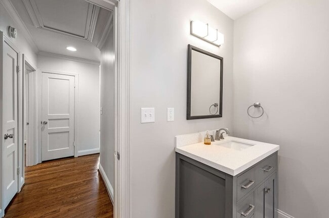 Building Photo - 5656 Kendall Dr