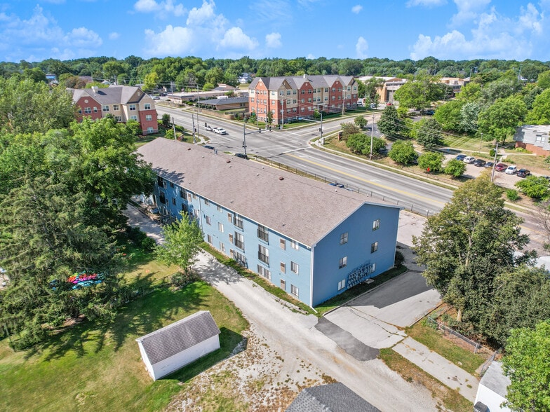 Building Photo - Goldbriar Chateau