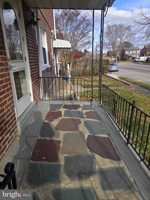 Building Photo - 831 Fanshawe St