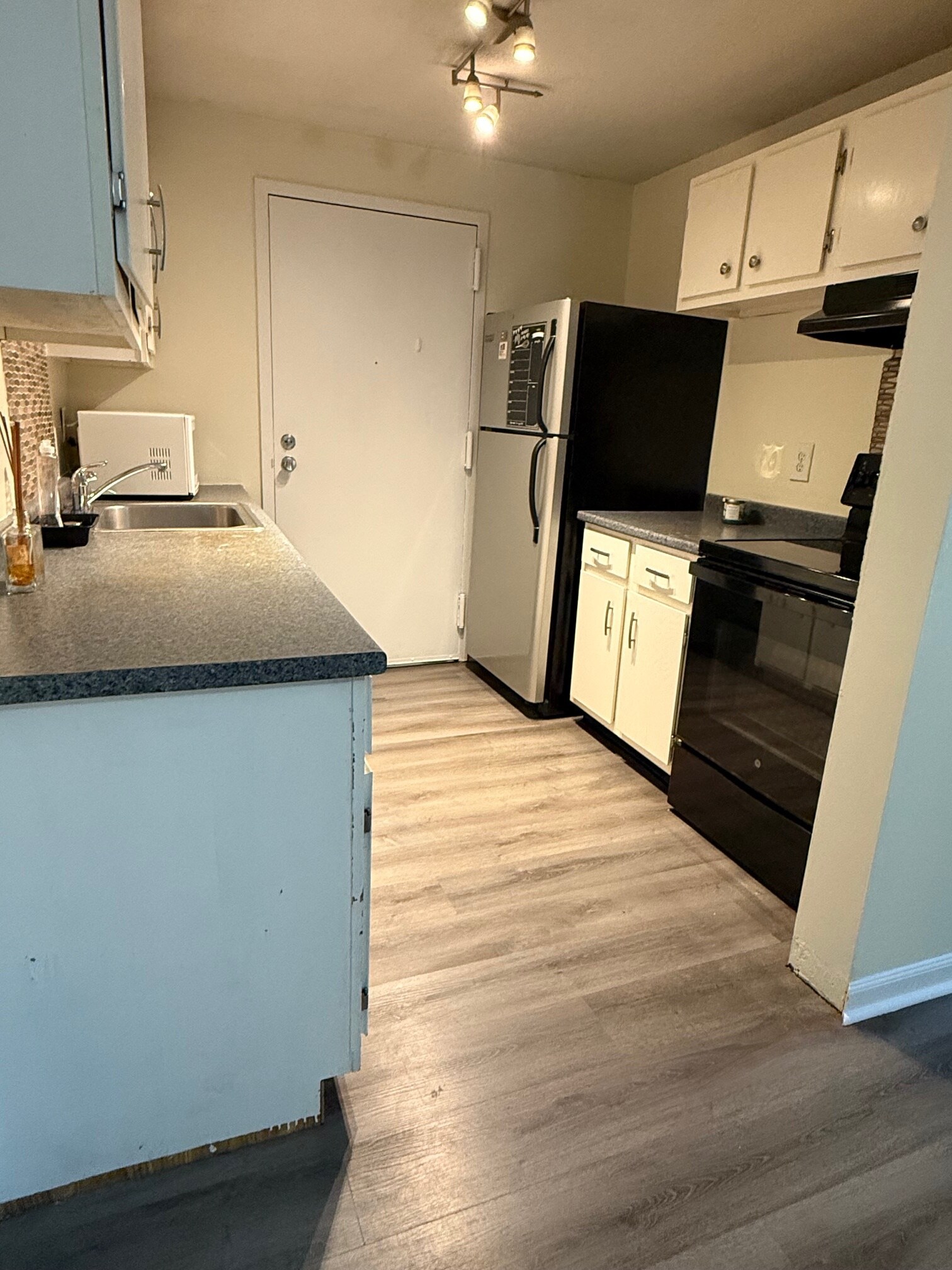 Building Photo - 30 Silver Hill Ln