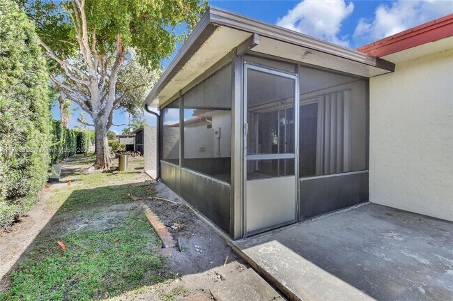 Building Photo - 1472 SW 26th Ave