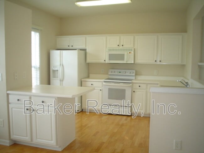 Building Photo - 7100 Proctor Hill Dr